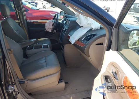 2015 Chrysler Town & Country Touring z USA, uszkodzony, nr VIN 2C4RC1BG7FR694909